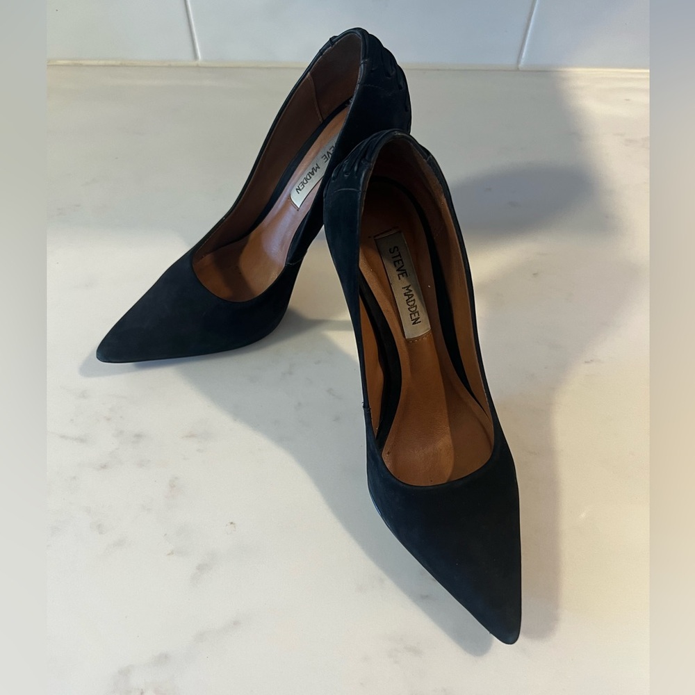 Steve Madden Black Pointed Heels - Size 6.5